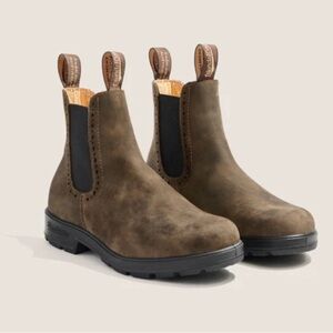 #1351 women’s original high top Blundstone boots in rustic brown size 7.5